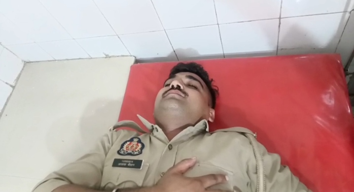 कादरचौक पुलिस की मुठभेड़ में दोहरे हत्याकांड का ₹25 हजार का इनामी बदमाश गिरफ्तार, दोनों पैरों में लगी गोली; एक सिपाही भी घायल ।