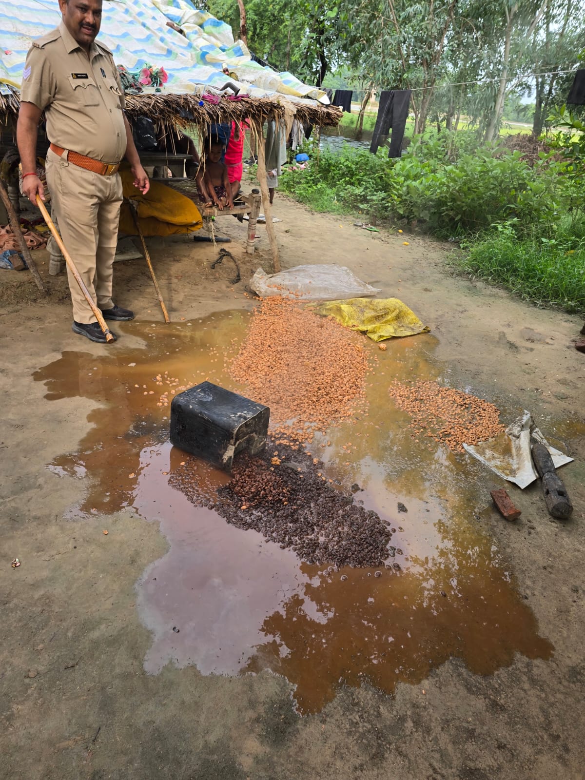 विषेश प्रवर्तन अभियान के तहत 48 लीटर अवैध कच्ची शराब व 320 किलो लहन बरामद 04 अभियोग पंजीकृत 
